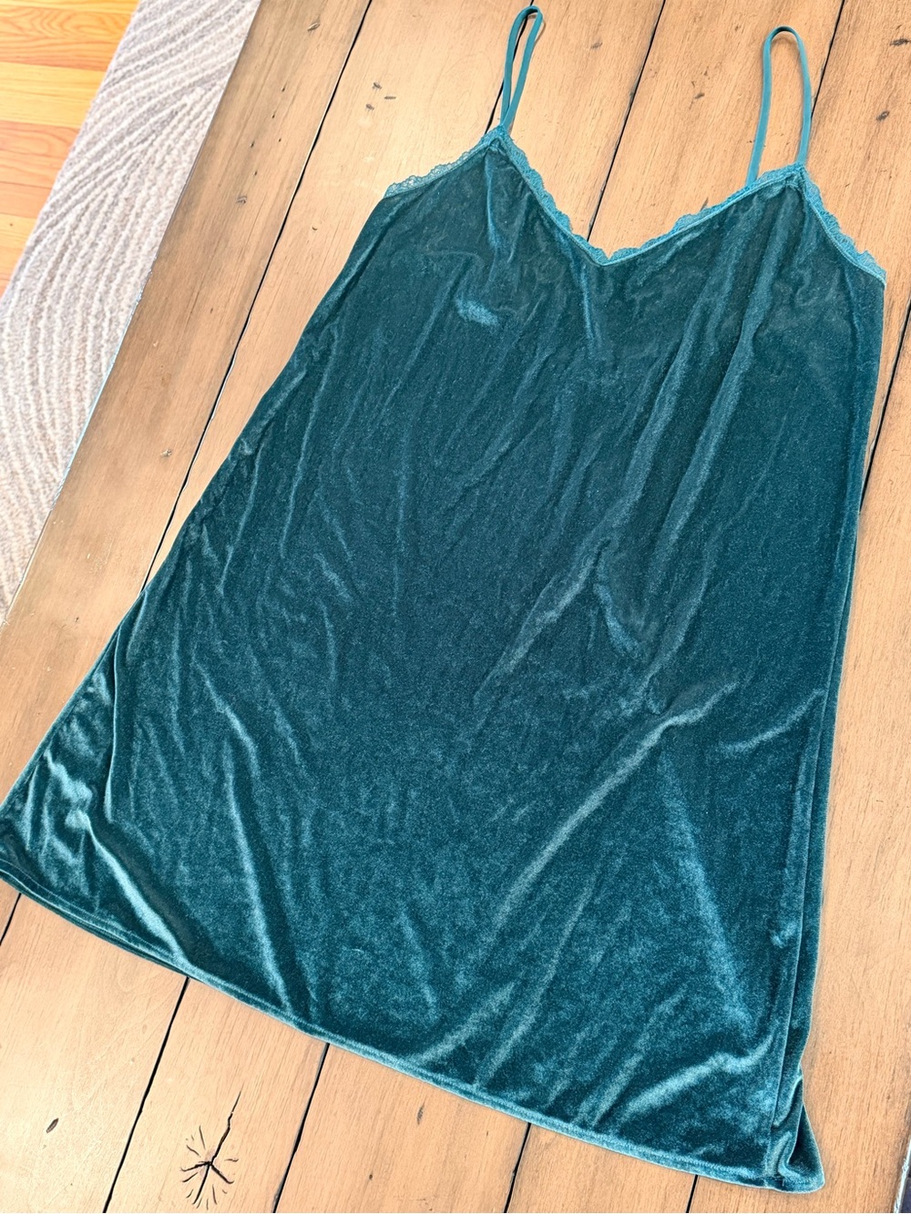 Victoria’s Secret Green Velvet Lace-Trim Chemise Size Small EUC #437